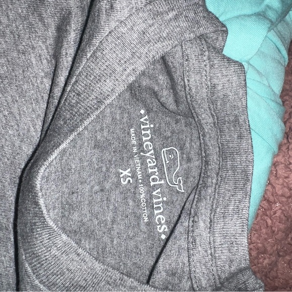 vineyard vines hockey long sleeve - Picture 3 of 3